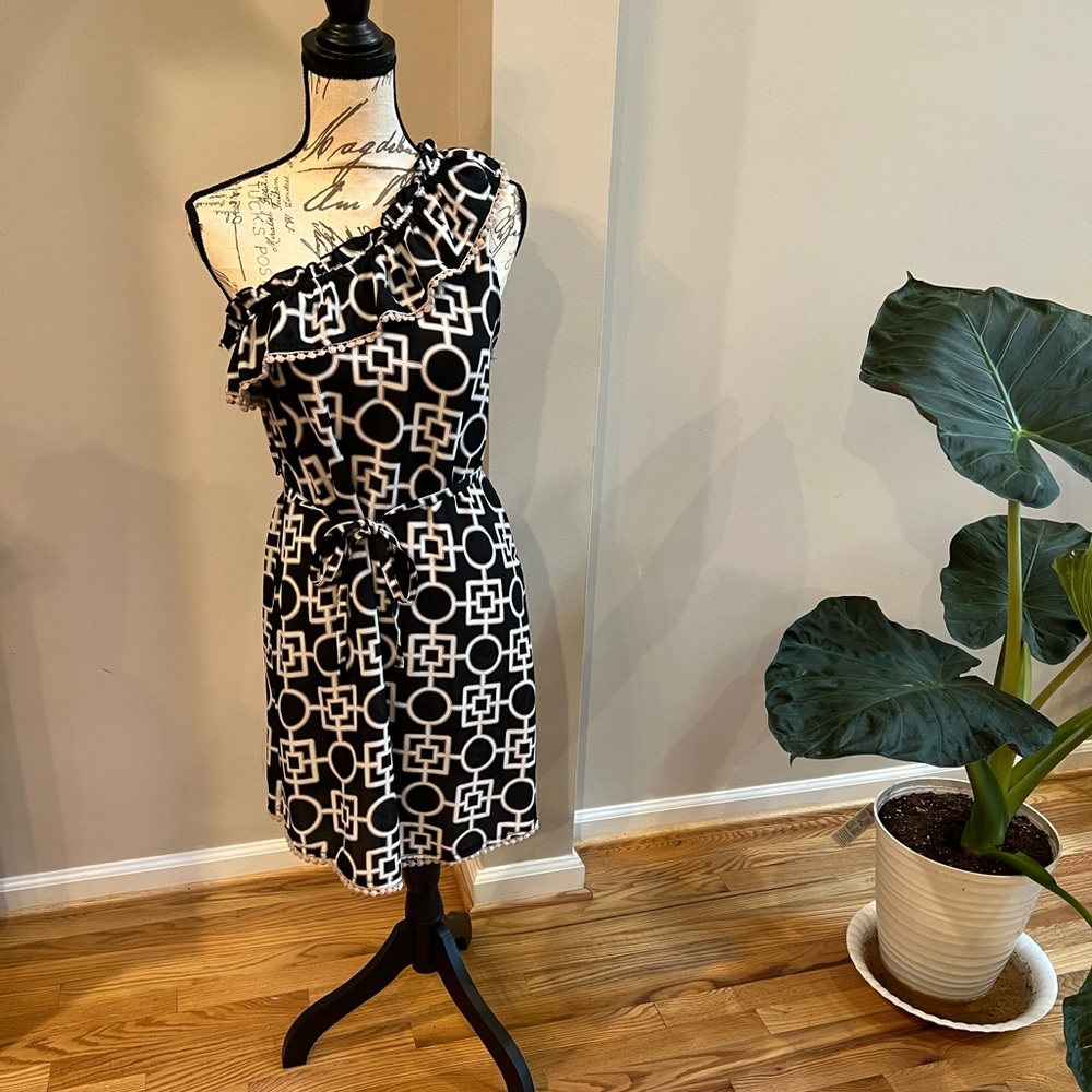 Asymmetrical geometric print dress